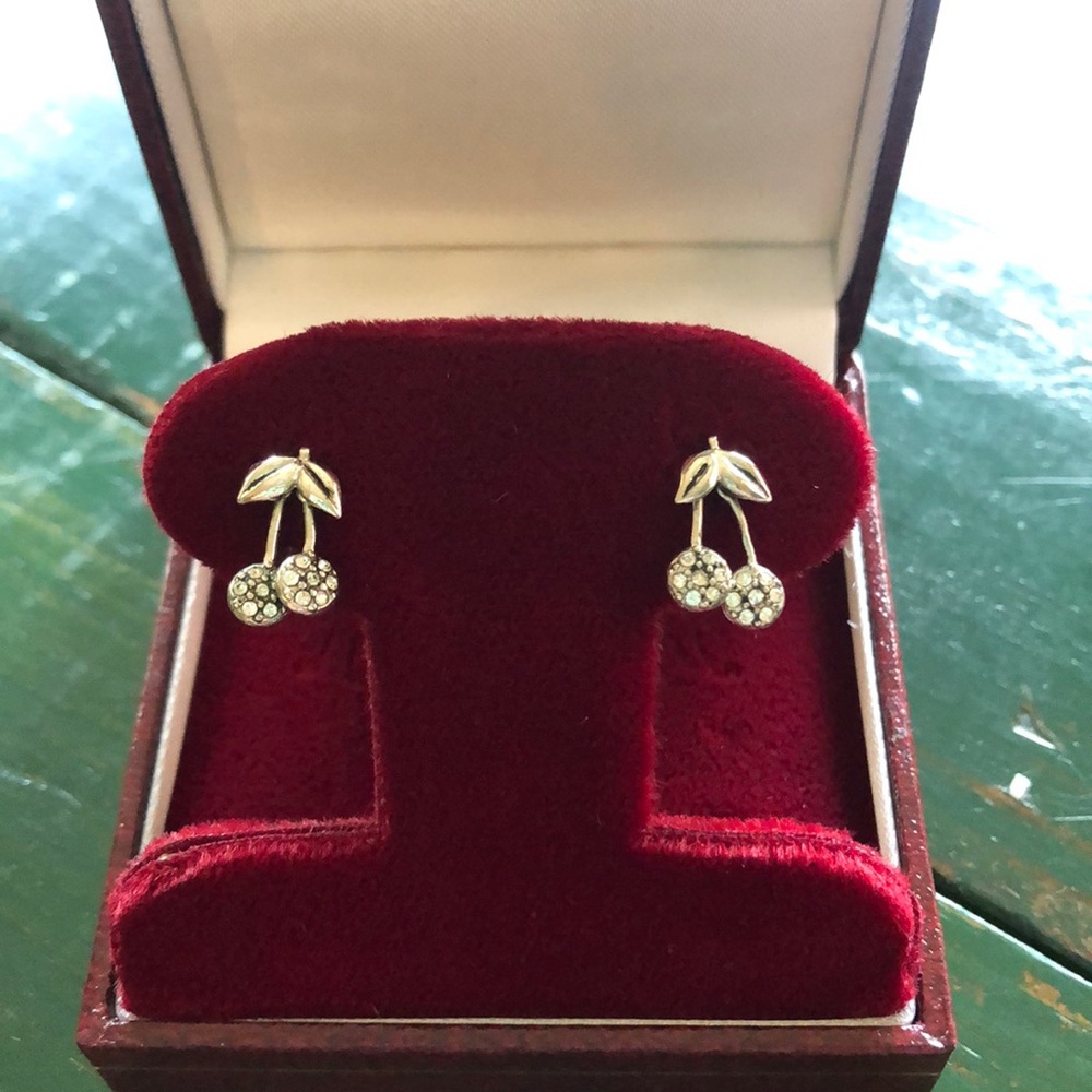 Super cute cherry earrings by Juicy Couture